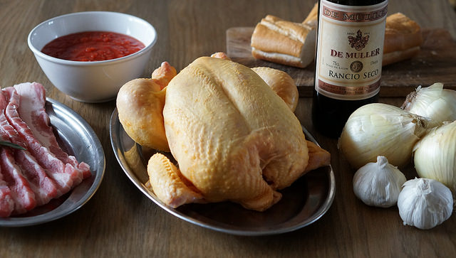 Ingredientes para los canelones de pollo caseros