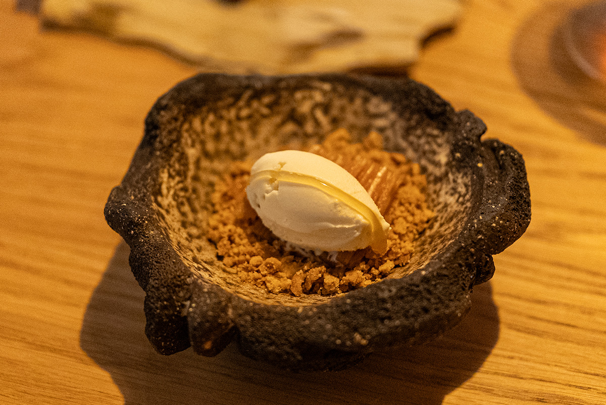 Ruibarbo y helado en Restaurante Gurí Barcelona